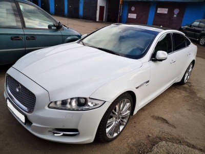 Jaguar XJ