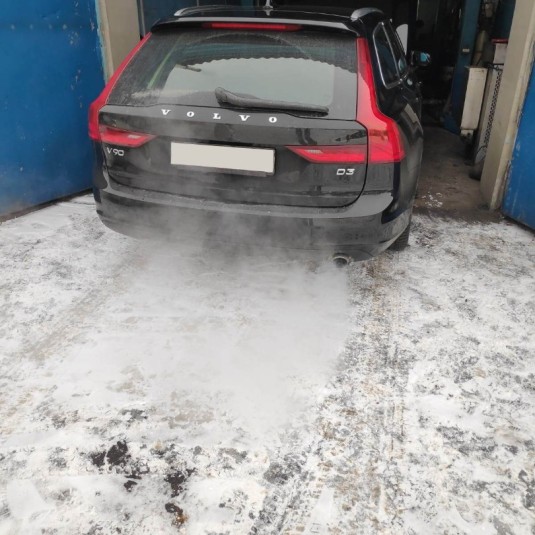 Volvo V90 D4
